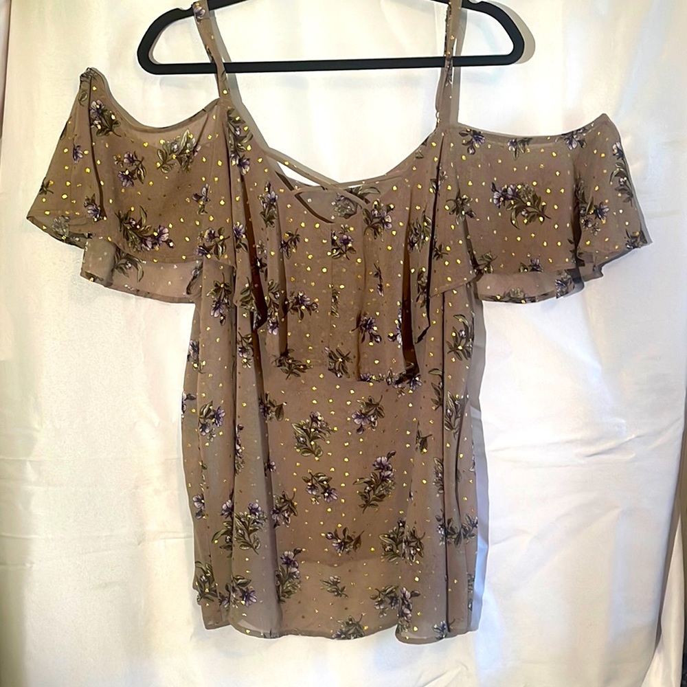 Cold shoulder Taupe Top - Torrid 4